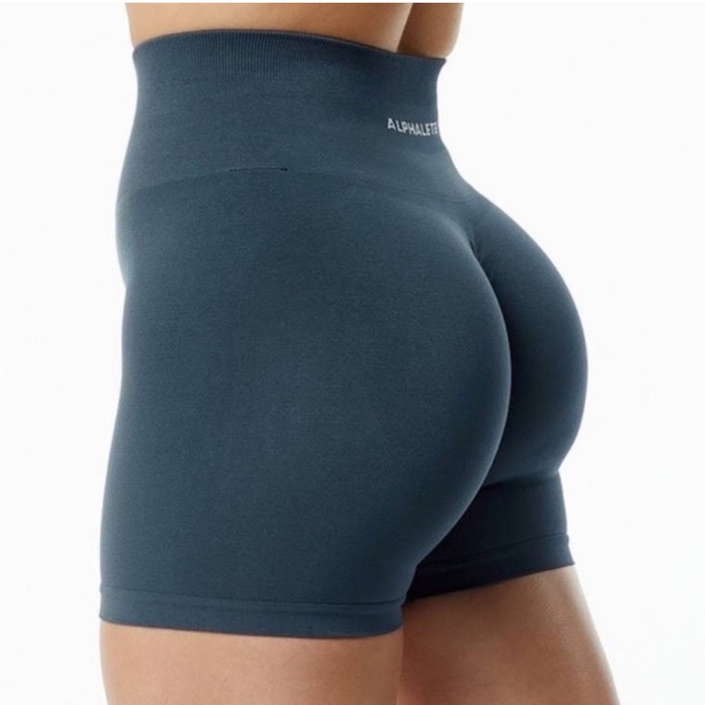 Alphalete amplify shorts